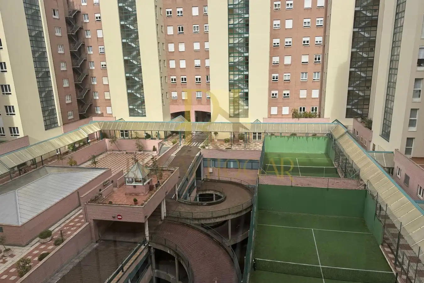 Vista exterior de Pis en venda en León Capital  amb Terrassa, Traster i Moblat