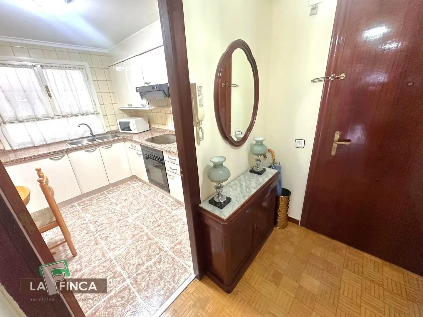 Cocina de Piso en venta en Oviedo  con Calefacción, Parquet y Amueblado