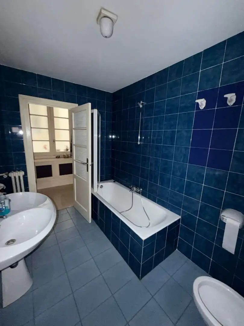 Bathroom of Flat for sale in Zaragoza  with Heating, Terrace and Furnished