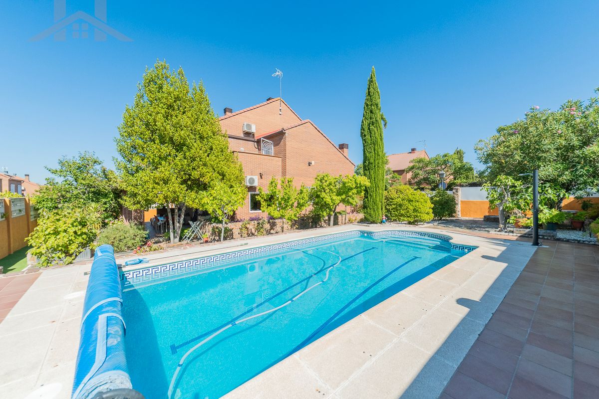 Piscina de Casa o chalet en venta en Arroyomolinos (Madrid) con Aire acondicionado, Jardín privado y Terraza