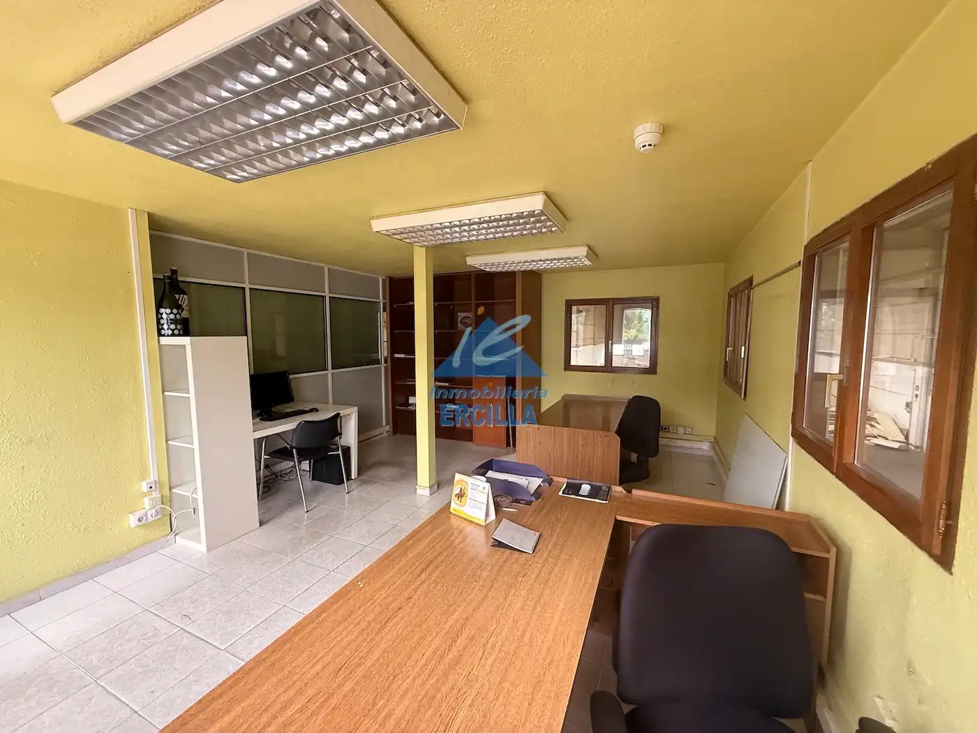 Industrial building for sale in Barrio el Campillo, imagen 3
