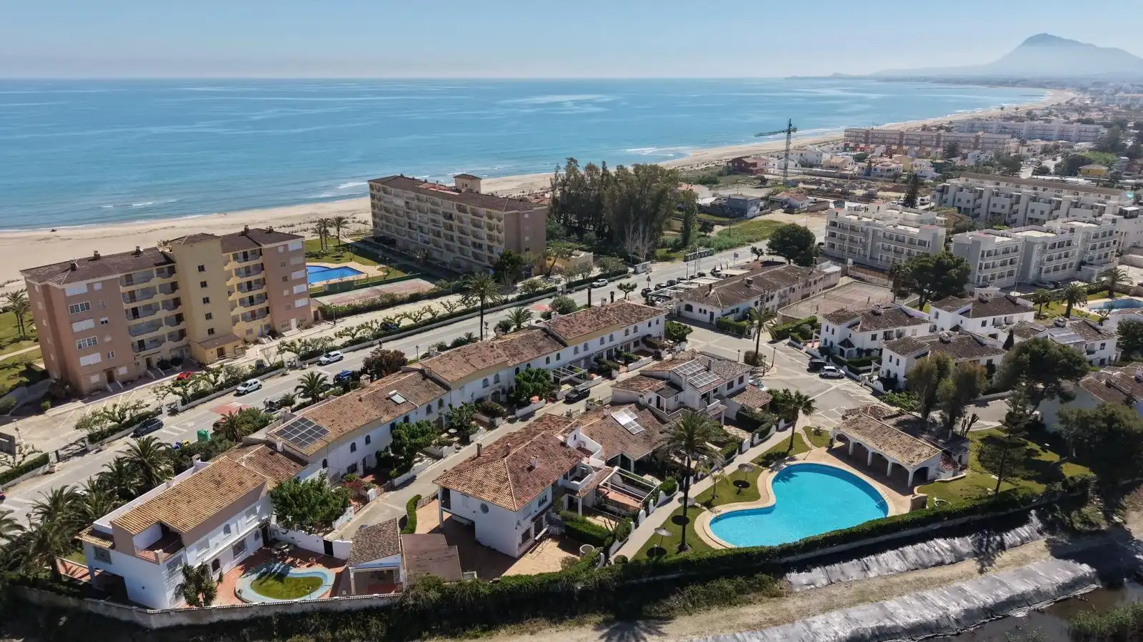 Vista exterior de Casa adosada en venda en Dénia amb Aire condicionat, Calefacció i Jardí privat