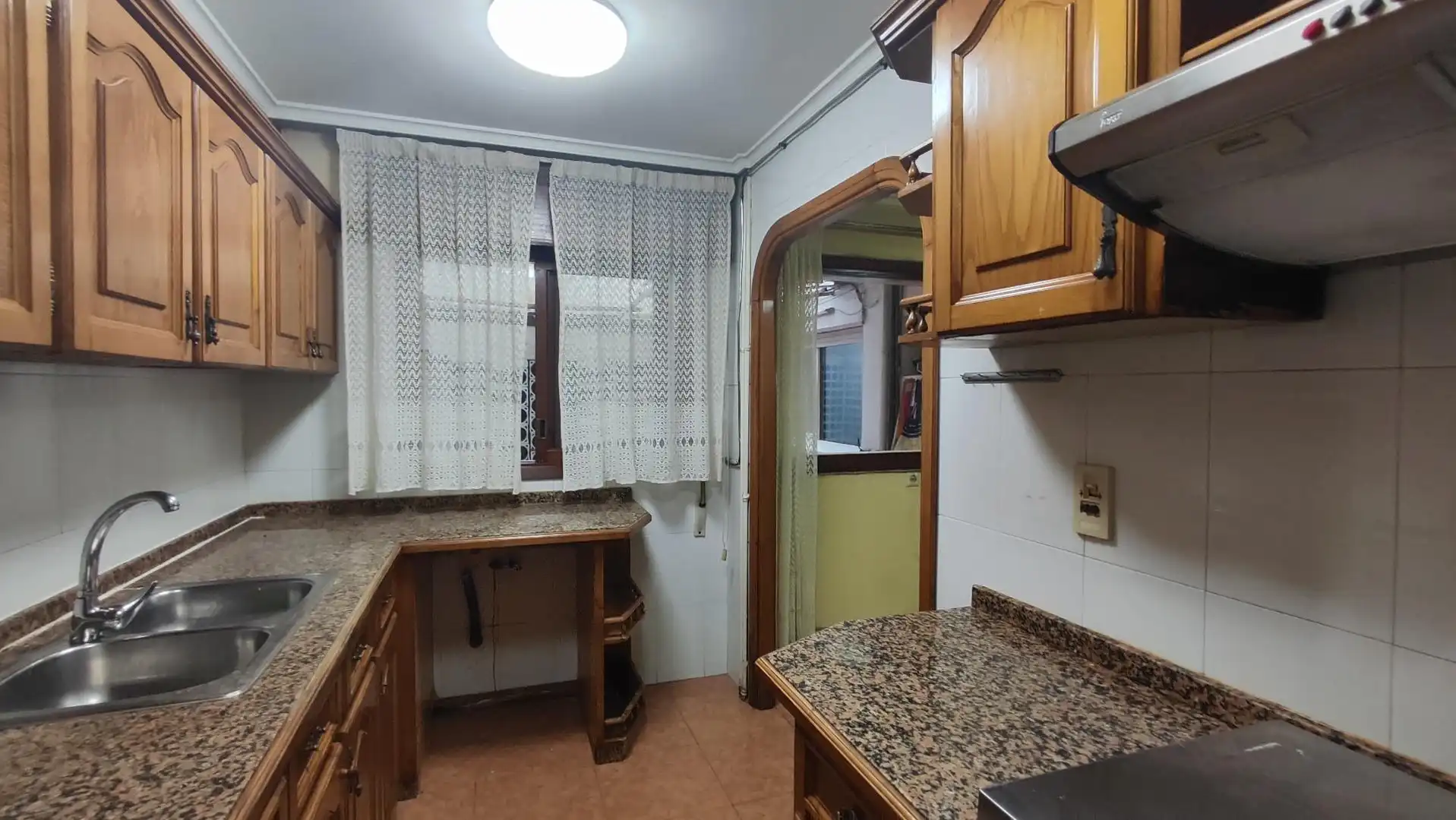 Cocina de Piso en venta en Vigo  con Calefacción, Trastero y Balcón