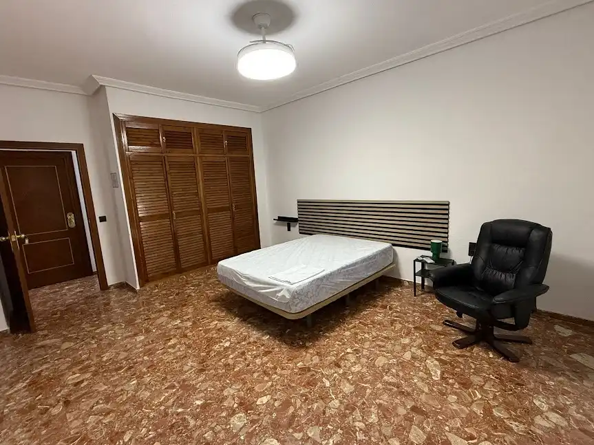 Flat for rent in Calle Romea, 9, Linarejos