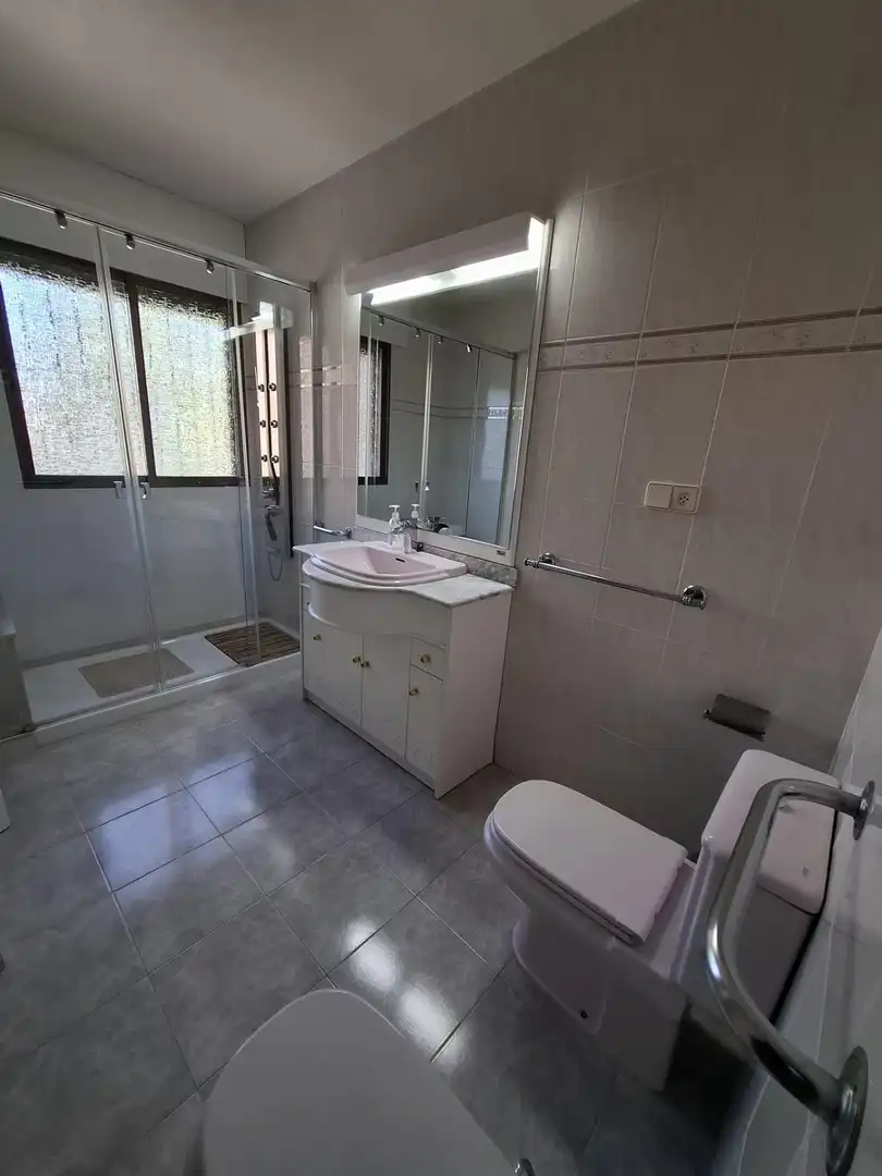 Badezimmer von Einfamilien-Reihenhaus zum Verkauf in Águilas mit Klimaanlage, Privatgarten und Terrasse