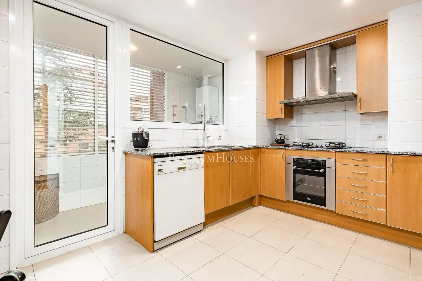 Kitchen of Flat for sale in Esplugues de Llobregat  with Air Conditioner, Heating and Private garden