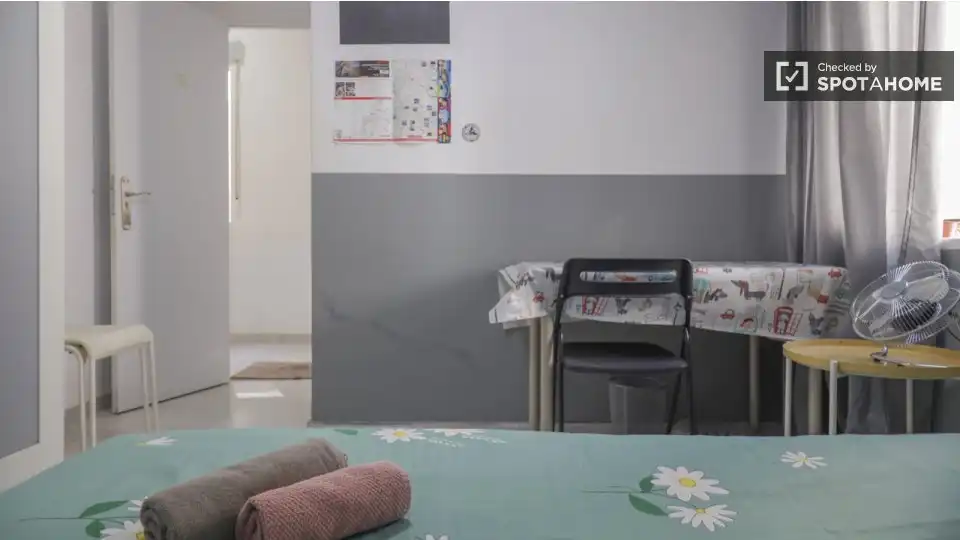 Habitación de Piso de alquiler en Madrid con Aire acondicionado, Calefacción y Amueblado