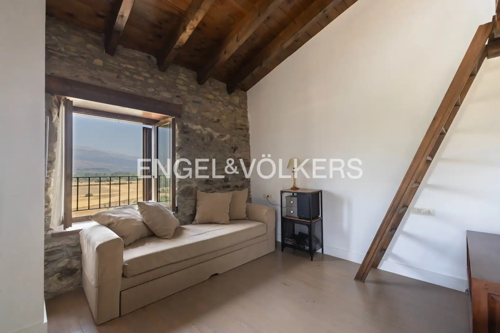 Sala de estar de Casa adosada en venta en Fontanals de Cerdanya con Calefacción, Parquet y Terraza