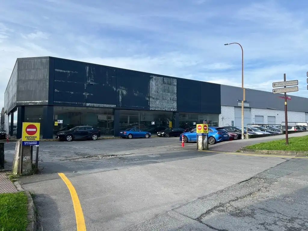 Außenansicht von Fabrikhallen zur Miete in A Coruña Capital 