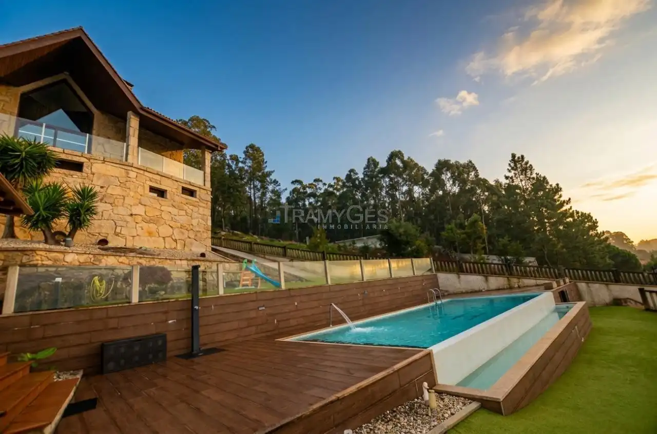 Piscina de Casa o chalet en venta en Tui con Calefacción, Jardín privado y Terraza