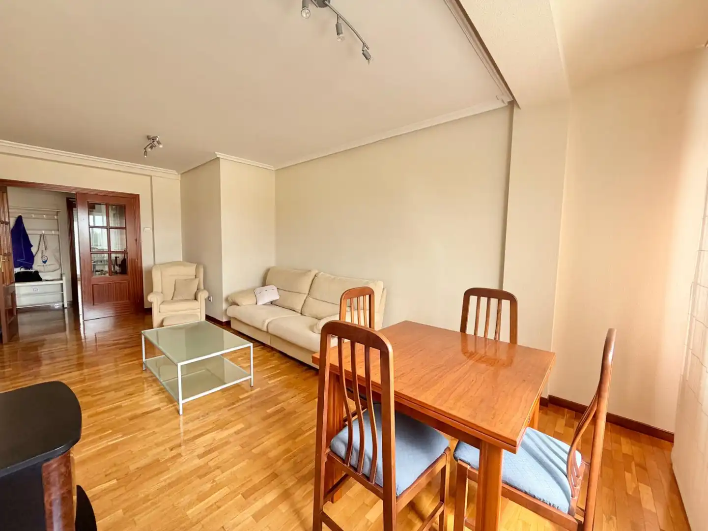 Sala de estar de Piso de alquiler en  Logroño con Calefacción, Parquet y Terraza