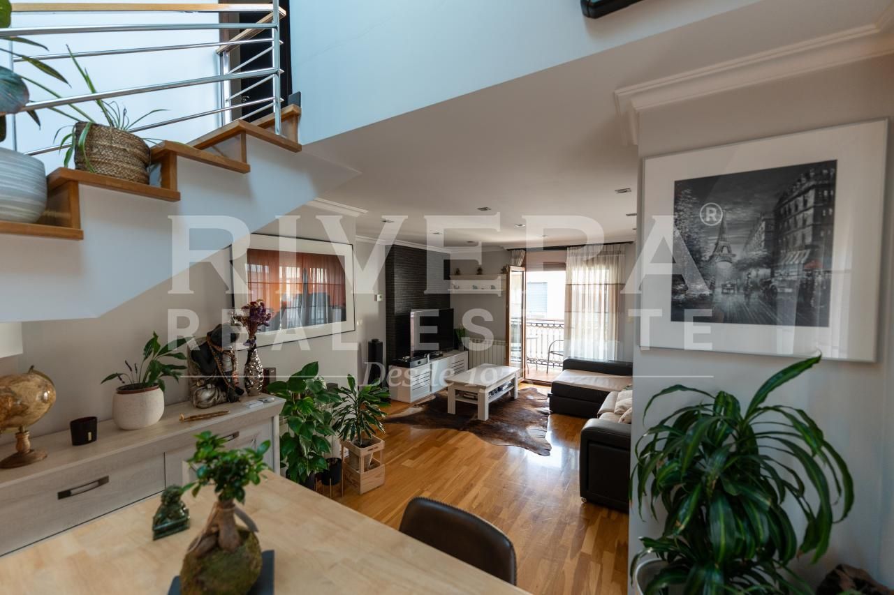 Sala de estar de Dúplex en venta en Nigrán con Calefacción, Parquet y Terraza