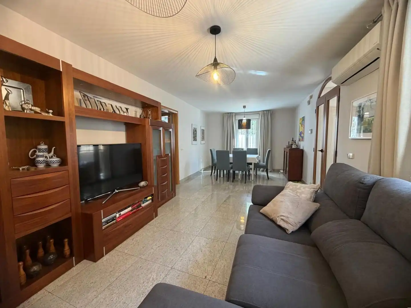 Sala d'estar de Casa o xalet en venda en Madrid amb Aire condicionat, Calefacció i Jardí privat