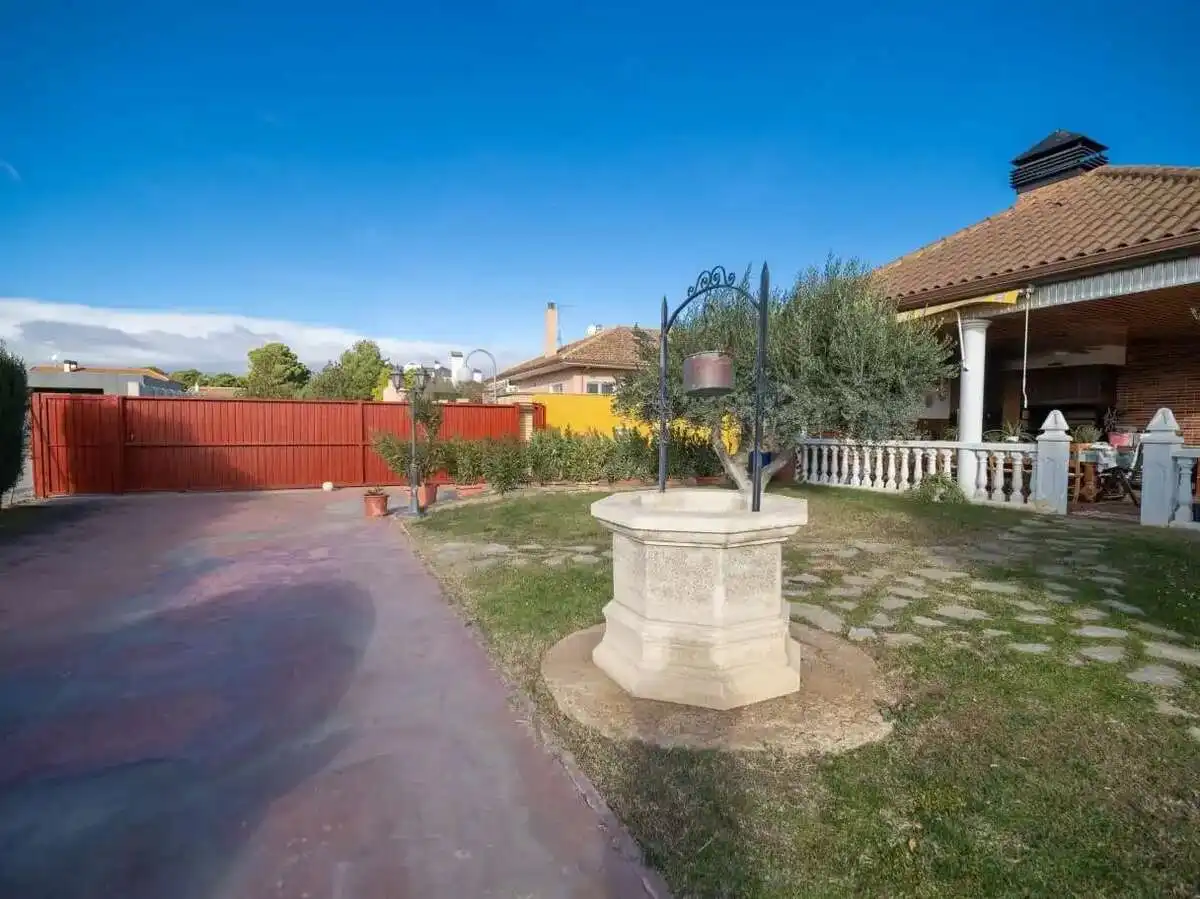 Jardí de Casa o xalet en venda en Zaragoza amb Aire condicionat, Calefacció i Jardí privat