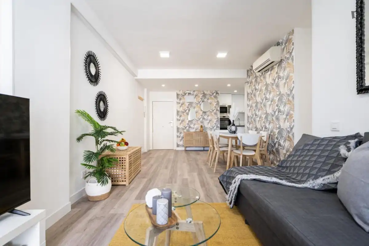 Sala de estar de Apartamento de alquiler en Madrid con Aire acondicionado, Amueblado y Horno