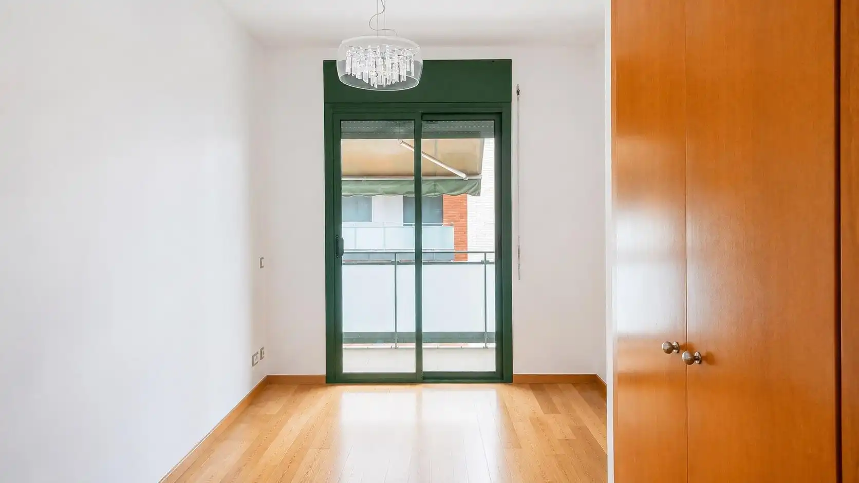Piso de alquiler en Badalona con Calefacción, Parquet y Terraza