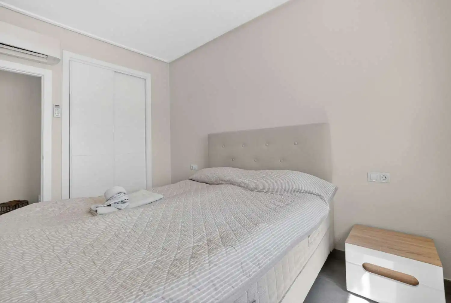 Habitación de Casa adosada en venta en Orihuela con Aire acondicionado, Calefacción y Terraza