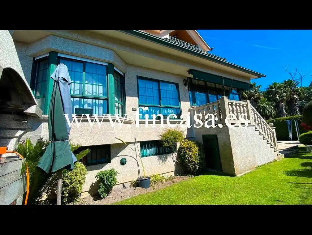 Vista exterior de Casa o chalet en venta en Vigo  con Calefacción, Jardín privado y Parquet