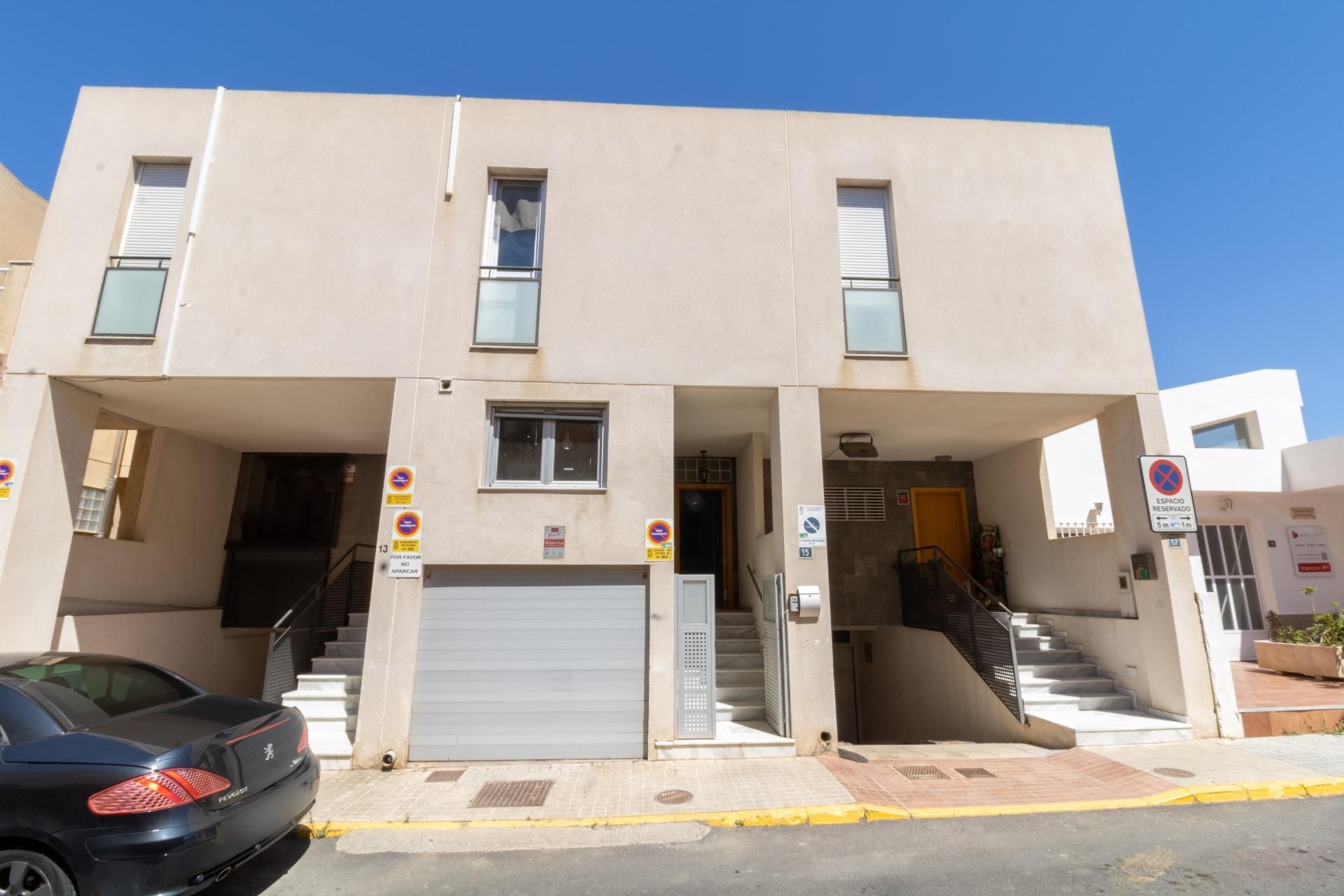 Vista exterior de Casa adosada en venda en Pechina amb Aire condicionat, Terrassa i Balcó