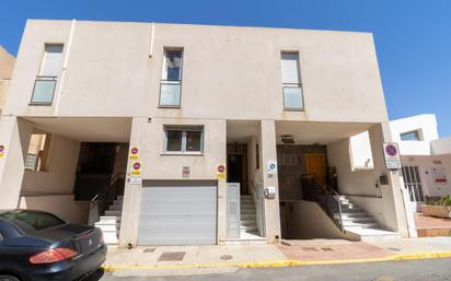 Vista exterior de Casa adosada en venda en Pechina amb Aire condicionat, Terrassa i Balcó