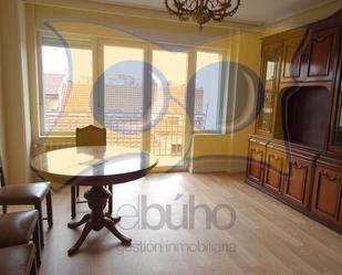 Living room of Flat to rent in Salamanca Capital  with Heating, Parquet flooring and Oven