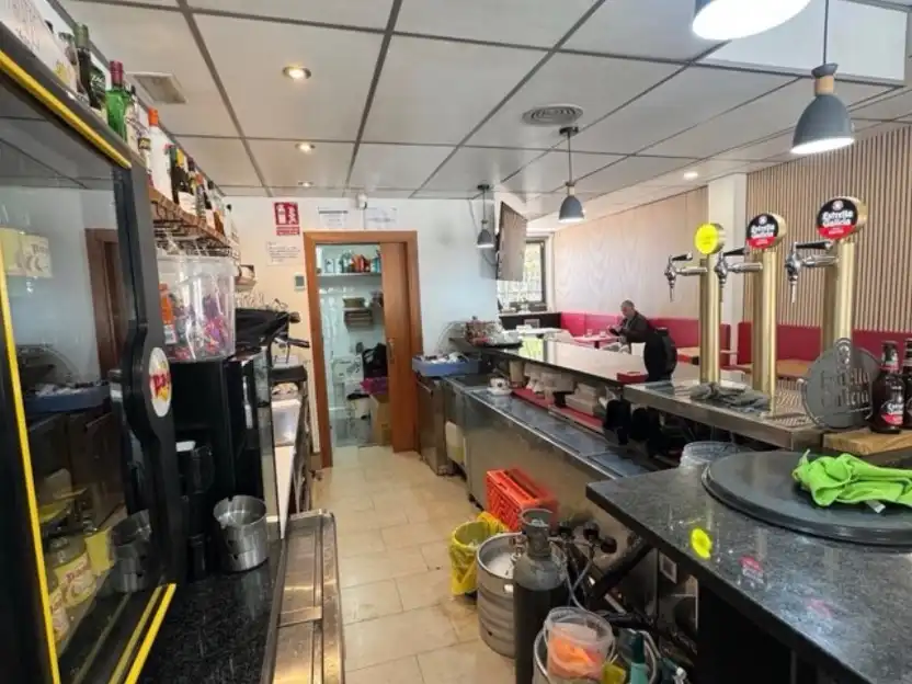 Locale commerciale in cessione a Calle la rutlla 147-155, imagen 3