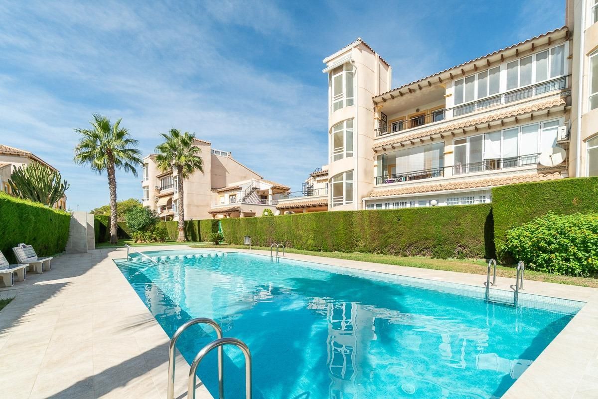 Swimming pool of House or chalet for sale in Orihuela  with Air Conditioner, Terrace and Balcony