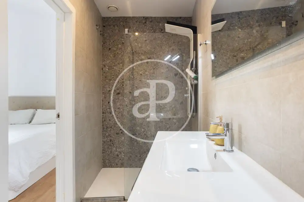Badezimmer von Wohnung zur Miete in Valencia mit Klimaanlage, Terrasse und Möbliert