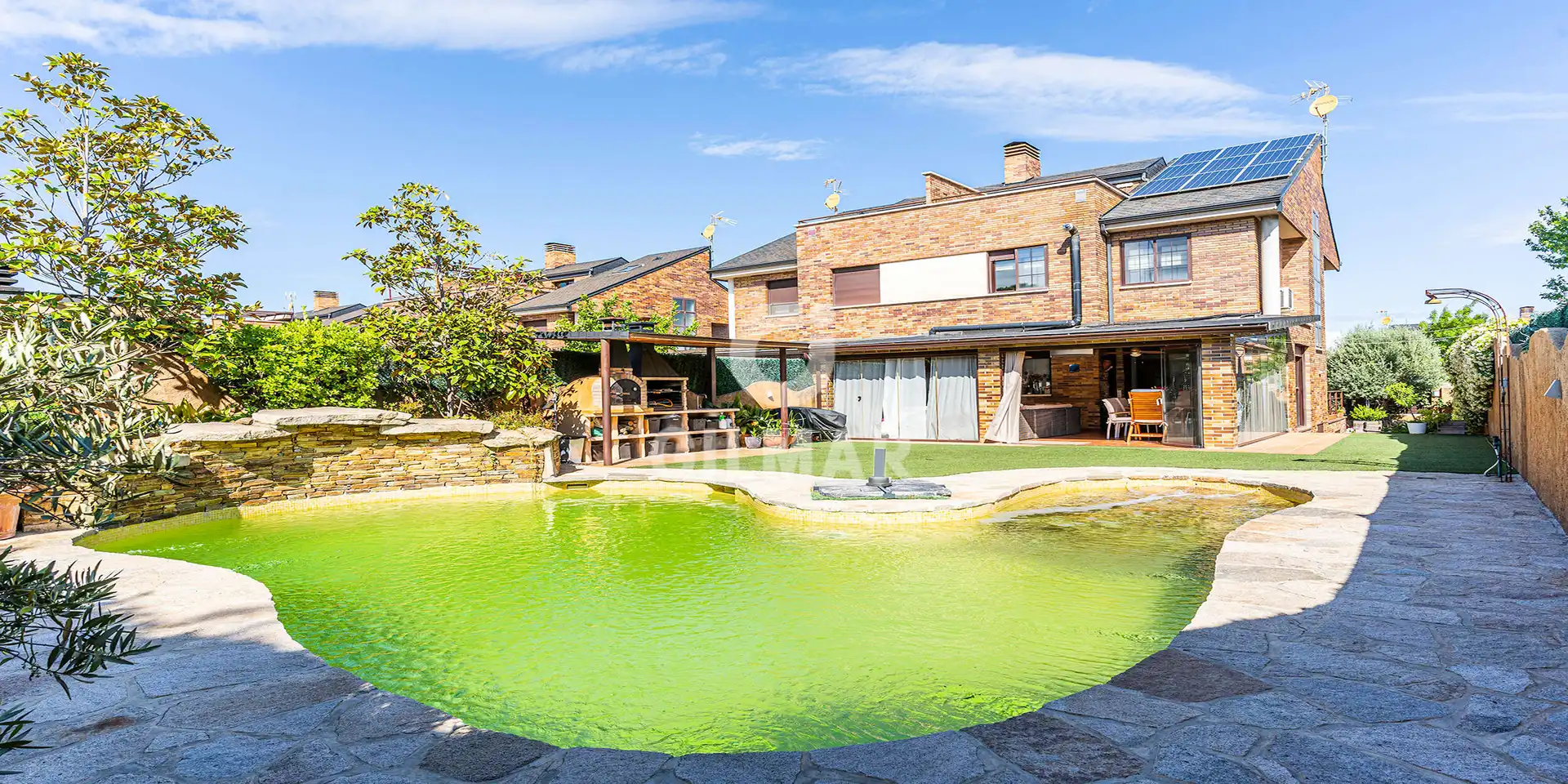 Außenansicht von Einfamilien-Reihenhaus zum Verkauf in Arroyomolinos (Madrid) mit Heizung, Privatgarten und Schwimmbad