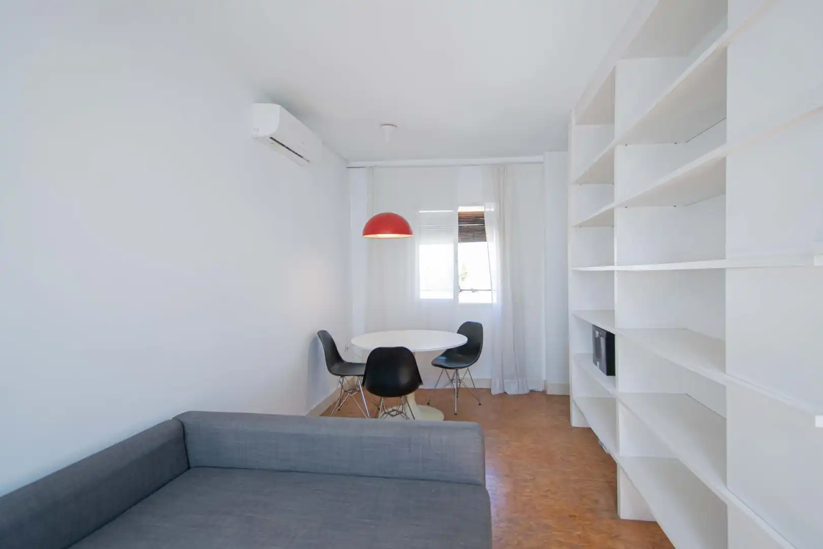 Living room of Flat for sale in Sevilla  with Air Conditioner, Terrace and Furnished