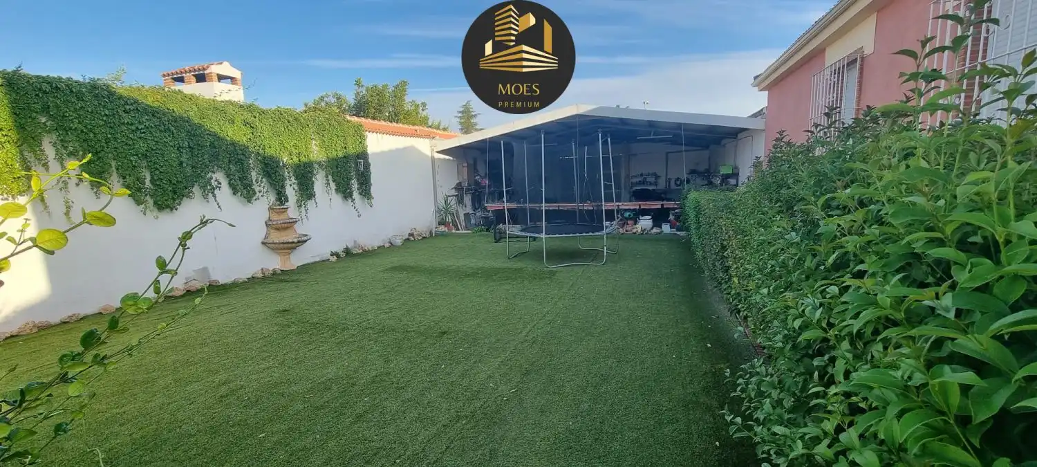 Casa con terraza en venta en Martos, imagen 2