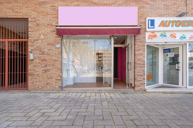 Local comercial en Alquiler en Plaza David Martín, 2 en Parque Europa - Los Pitufos