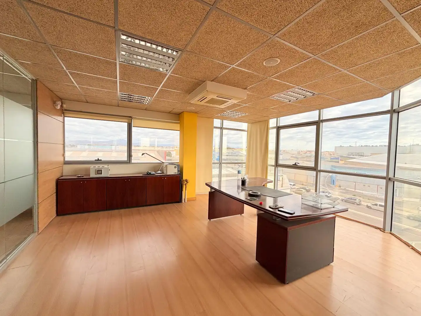 Office for sale in Alicante / Alacant  with Air Conditioner and Furnished