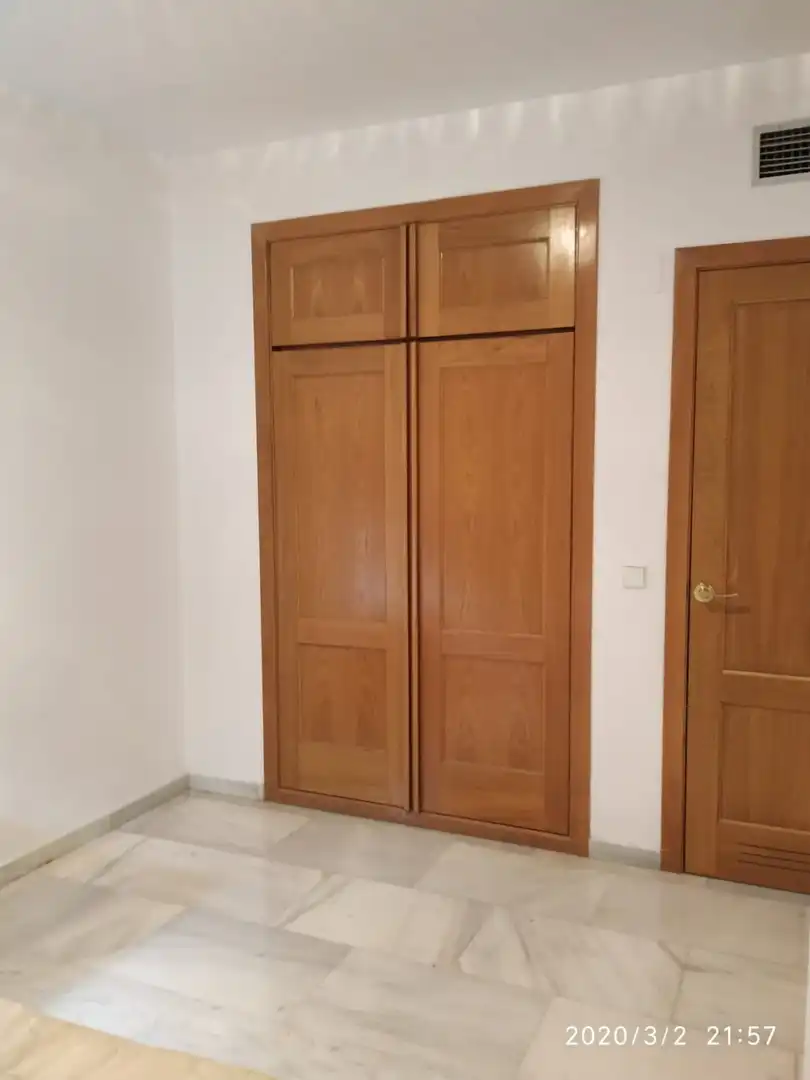 Schlafzimmer von Wohnung zur Miete in Córdoba mit Heizung und Möbliert