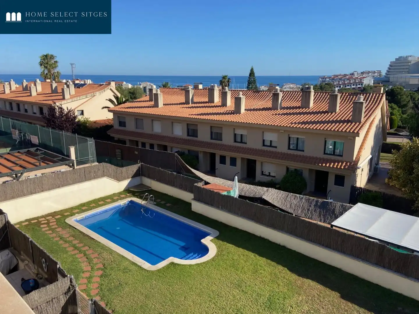 Vista exterior de Casa adosada en venda en Sitges amb Aire condicionat, Calefacció i Parquet