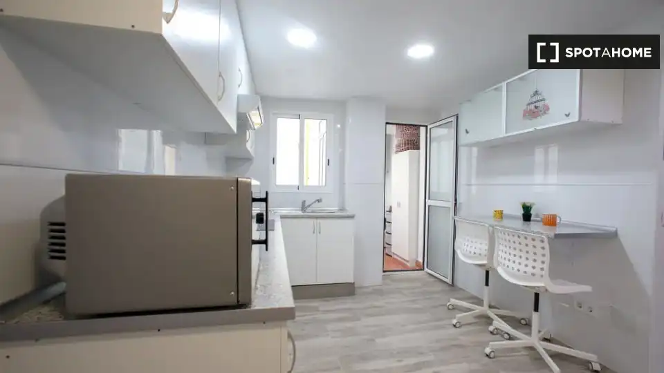 Cocina de Piso de alquiler en Valencia con Aire acondicionado, Calefacción y Amueblado
