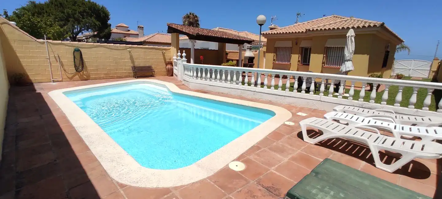 Piscina de Casa o chalet en venta en Chiclana de la Frontera con Aire acondicionado, Jardín privado y Terraza
