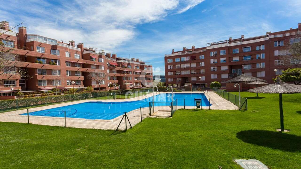 Jardín de Dúplex en venta en  Madrid Capital con Calefacción, Jardín privado y Trastero