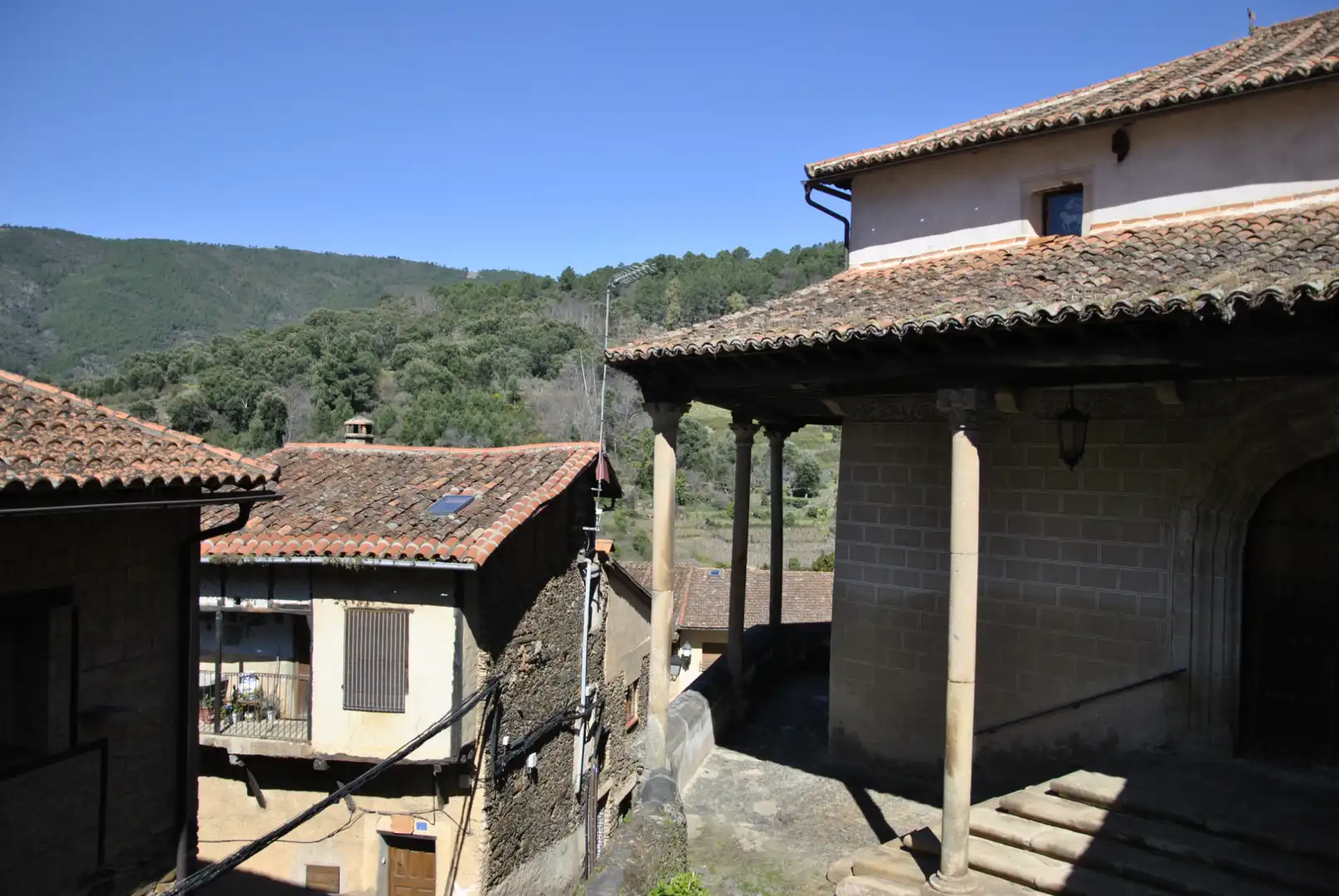 Vista exterior de Finca rústica en venda en Robledillo de Gata amb Aire condicionat, Calefacció i Jardí privat