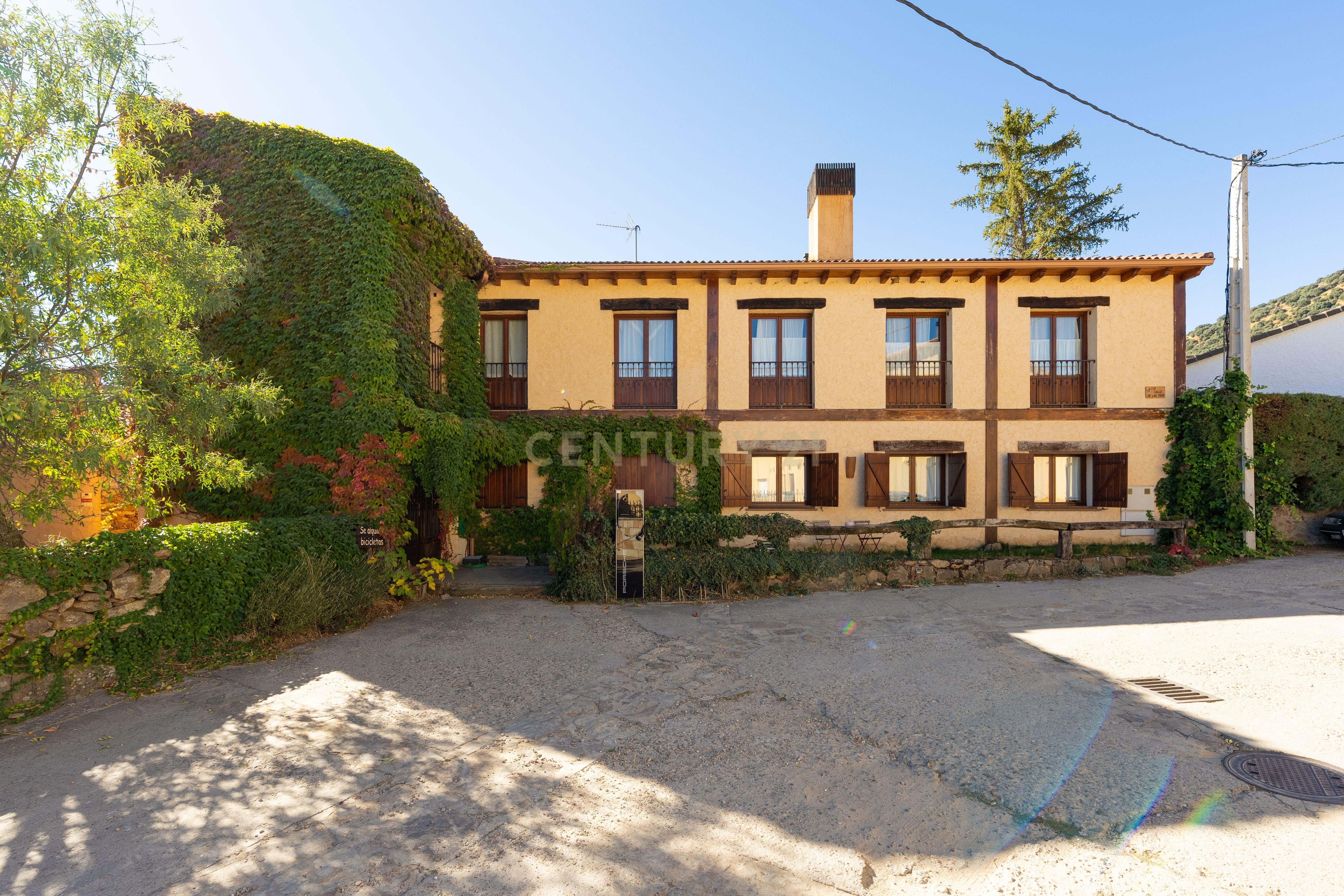 Exterior view of Building for sale in Gargantilla del Lozoya