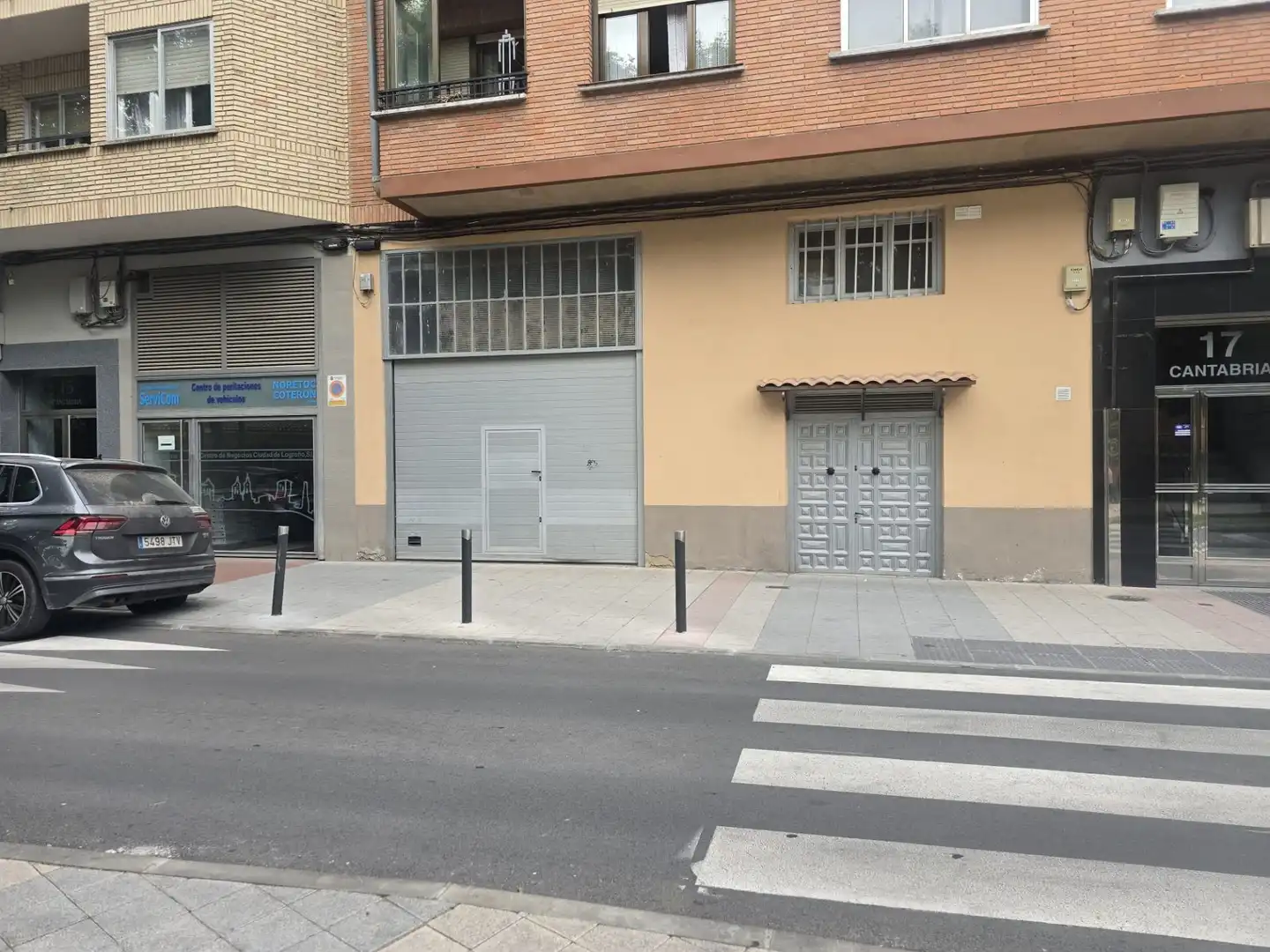 Vista exterior de Local en venta en  Logroño
