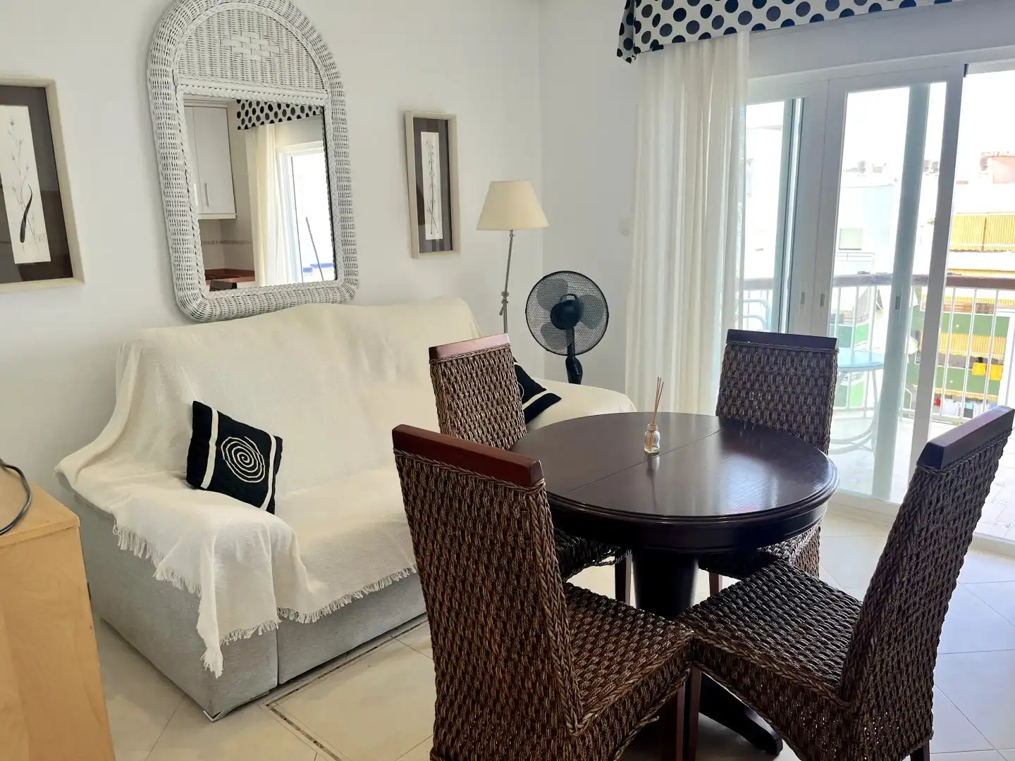 Living room of Flat for sale in Salobreña  with Swimming Pool, Furnished and Balcony