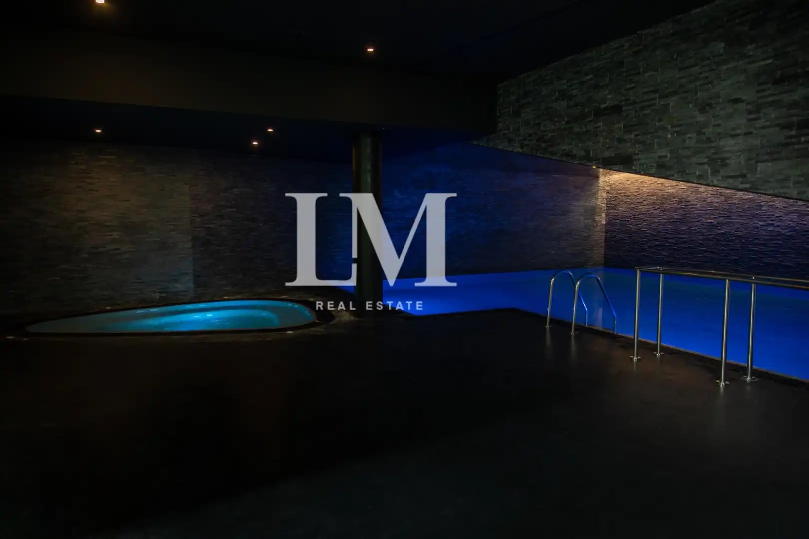 Swimming pool of Apartments for rent in Barcelona  with Air Conditioner, Private garden and Terrace