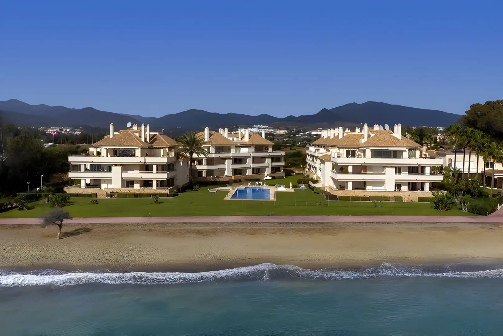 Habitatge amb piscina en venda a Estepona Pueblo