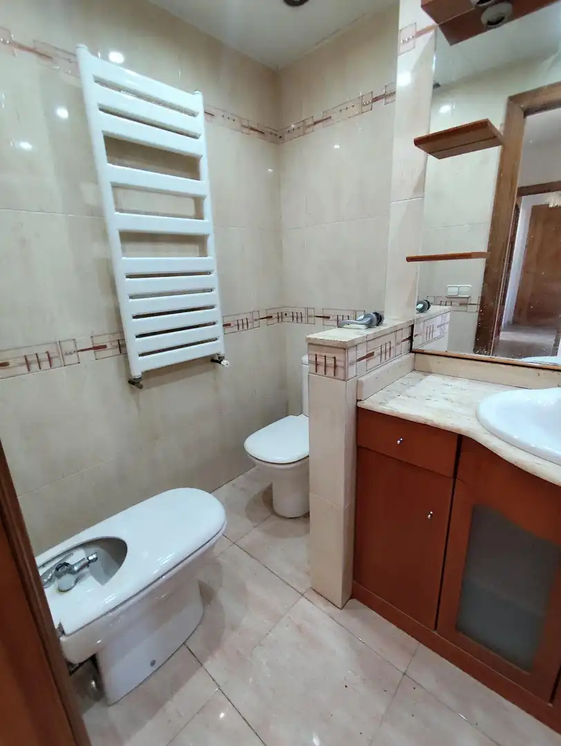 Badezimmer von Dachboden zum Verkauf in Sabadell mit Klimaanlage, Heizung und Terrasse