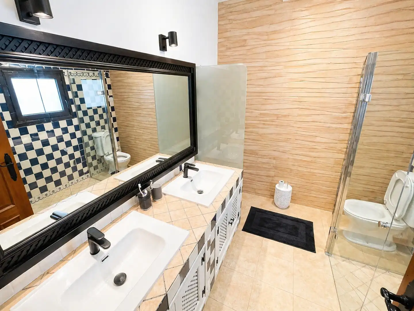 Bany de Casa o xalet en venda en Arcos de la Frontera amb Aire condicionat, Jardí privat i Terrassa