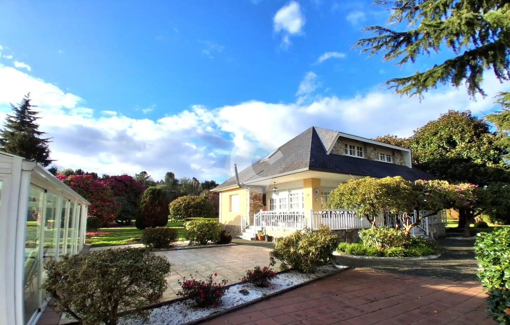 Vista exterior de Casa o xalet en venda en Abegondo amb Jardí privat i Traster