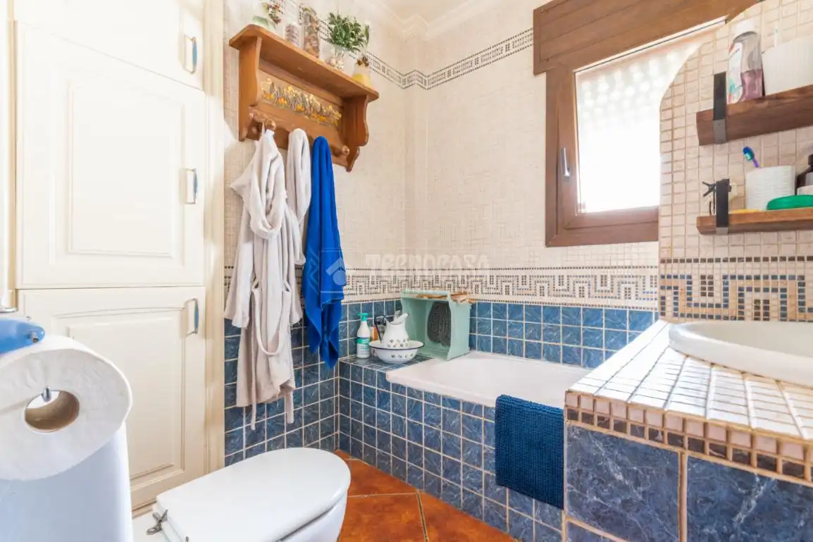 Bany de Casa o xalet en venda en Alhaurín de la Torre amb Aire condicionat i Piscina