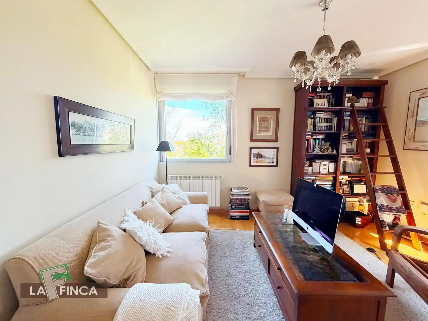 Sala de estar de Piso en venta en Castrillón con Calefacción, Parquet y Terraza