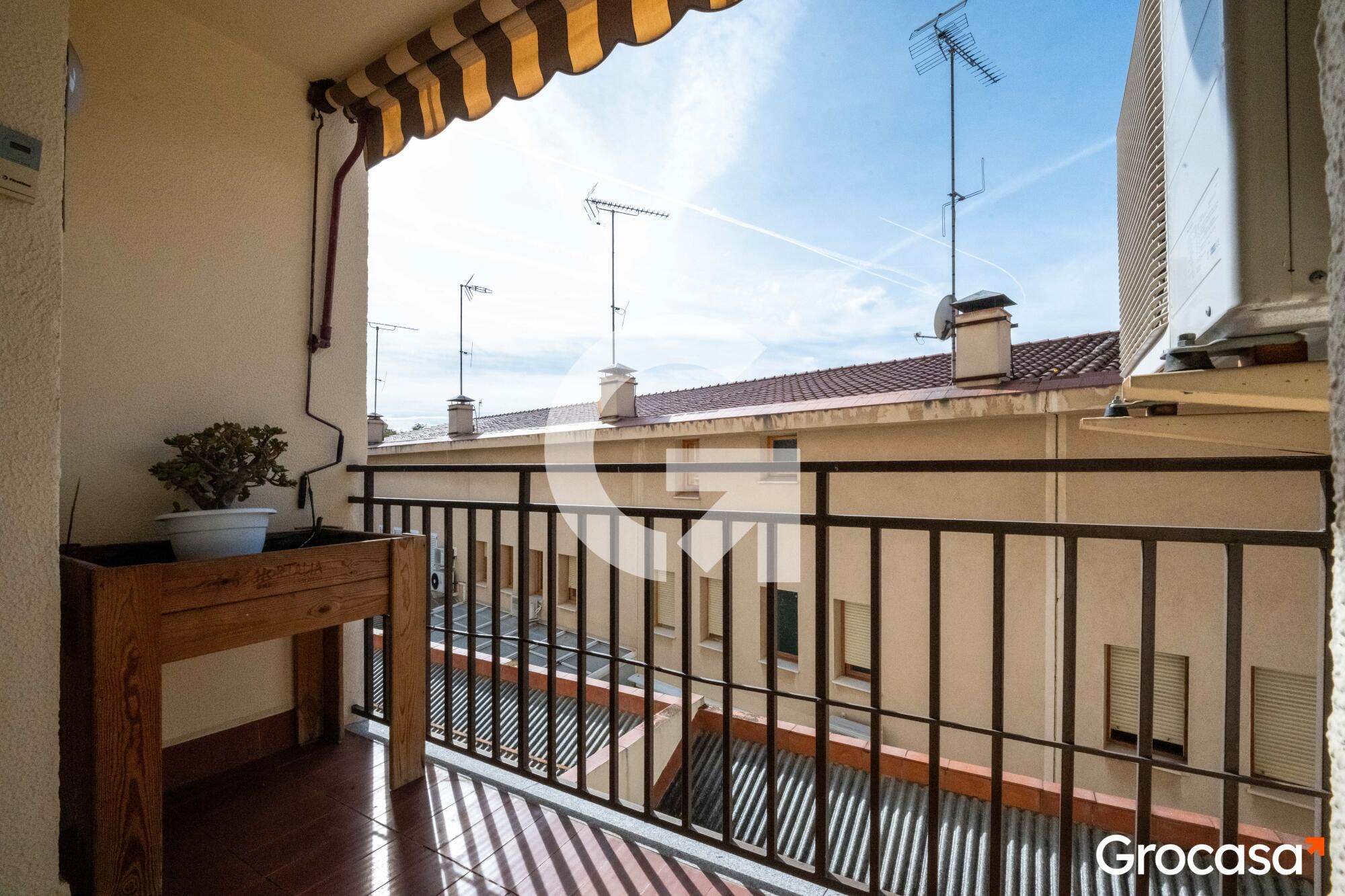 Balcony of Flat for sale in Mataró  with Air Conditioner, Oven and TV